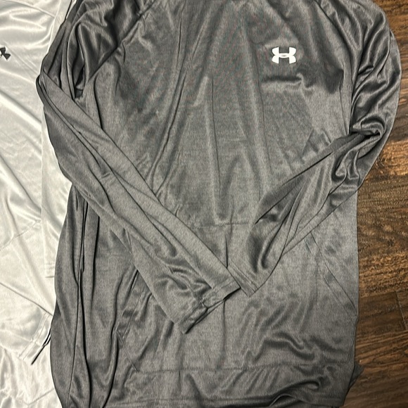 2 Under Armour Loose Fit HeatGear Performance Pullover in Size XL EUC - Picture 5 of 14